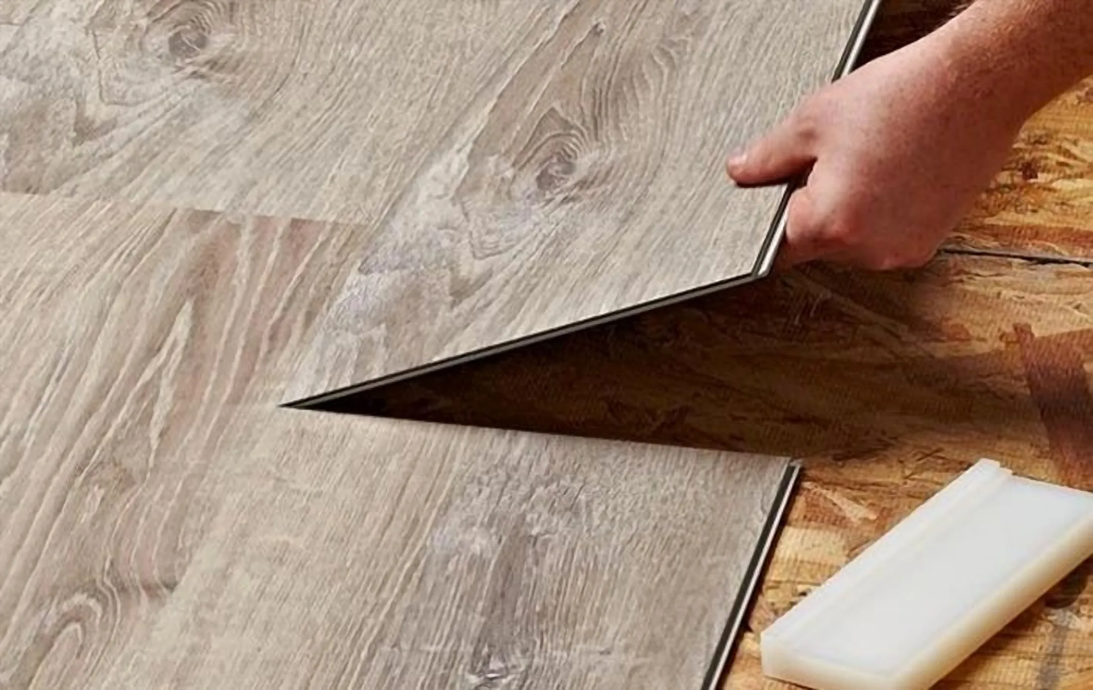 A Wetar installer fitting vinyl plank flooring